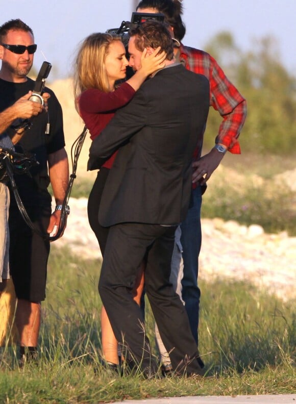 Natalie Portman et Michael Fassbender sur le tournage du film, provisoirement sans titre de Terrence Malick, à Austin au Texas le 9 octobre 2012