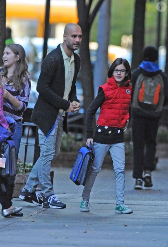 Pep Guardiola, dépose sa fille Maria à l'école le 11 octobre 2012 à New York