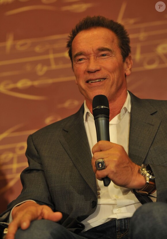 Arnold Schwarzenegger à Paris le 12 octobre 2012 lors d'une conférence de presse pour la sortie de son autobiographie Total Recall à l'hôtel Lutetia