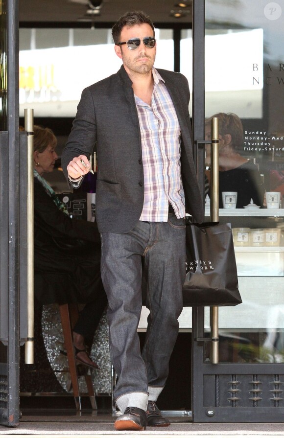 Ben Affleck en peaine promo de son film "Argo" fait du shopping à New York. Le 11 octobre 2012