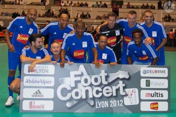 Michael Jones et son équipe lors du Foot-Concert qui se déroulait à Lyon le 13 octobre 2012 au profit de l'association Huntington Avenir