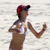 Exclusif - Alessandra Ambrosio, volleyeuse sexy sous le soleil de Malibu. Le 14 octobre 2012.