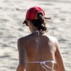Exclusif - Alessandra Ambrosio en pleine partie de beach-volley sous le soleil de Malibu. Le 14 octobre 2012.