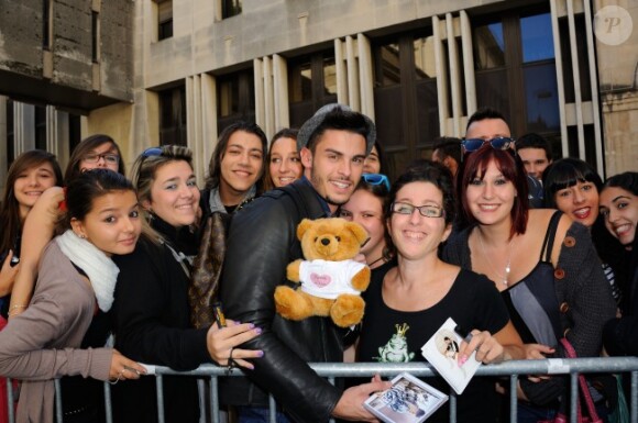 Baptiste Giabiconi durant le 19e Festival annuel Faire Face à l'Opéra d'Avignon le 13 octobre 2012