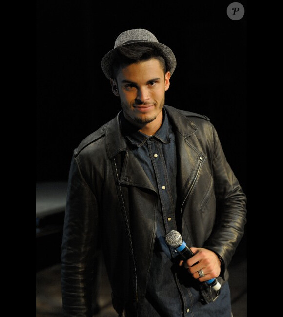 Baptiste Giabiconi durant le 19e Festival annuel Faire Face à l'Opéra d'Avignon le 13 octobre 2012
