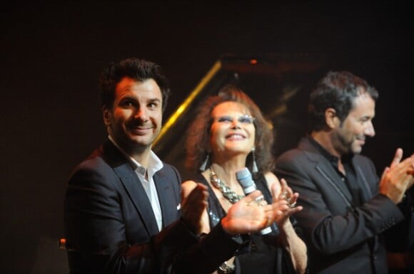 Michaël Youn, Claudia Cardinale et Bernard Montiel durant le 19e Festival annuel Faire Face à l'Opéra d'Avignon le 13 octobre 2012