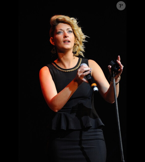 Sheryfa Luna durant le 19e Festival annuel Faire Face à l'Opéra d'Avignon le 13 octobre 2012