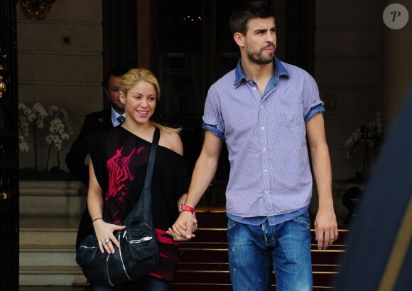 Shakira et Gerard Piqué surpris quittant le Ritz à Paris le 15 juin 2011