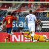 Hugo Lloris stoppe le pénalty tiré par Cesc Fabregas lors du match de qualification au mondial 2014 au Brésil entre l'Espagne et la France le 16 octobre 2012 au stade Vicente-Calderon de Madrid (1-1)