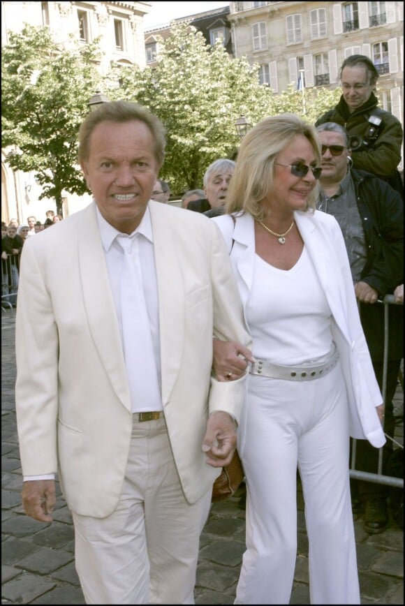 Frank Alamo et sa femme Claudy aux obsèques d'Eddie Barclay à l'église de Saint-Germain-des-Prés le 18 mai 2005.