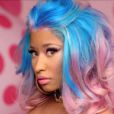 Nicki Minaj et sa chevelure bleue/rose dans le clip de The Boys.