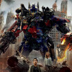 Transformers : Clash médiatique entre le réalisateur Michael Bay et Hugo Weaving