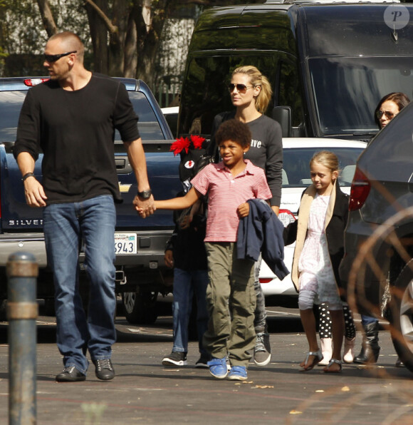 Heidi Klum, son amoureux et ses quatre enfants, Leni, Henry, Johan et Lou se rendent au musée à Los Angeles, le 21 octobre 2012
