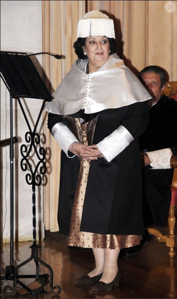 Montserrat Caballé en 2008, faite doctor honoris causa de l'Université espagnole de Santander.