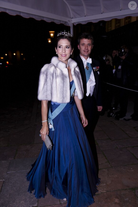 Le prince Frederik et la princesse Mary de Danemark à leur arrivée à Fredensborg pour le dîner officiel en l'honneur du couple présidentiel slovaque, le 23 octobre 2012.