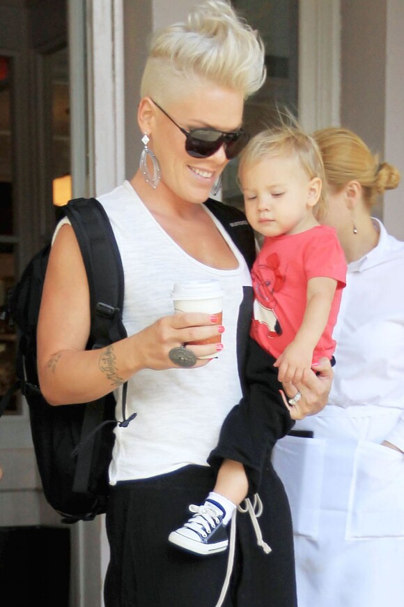 Pink et sa fille Willow à New York, le 19 septembre 2012.