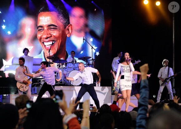 Katy Perry en concert pour soutenir Barack Obama à Las Vegas le 24 octobre 2012.