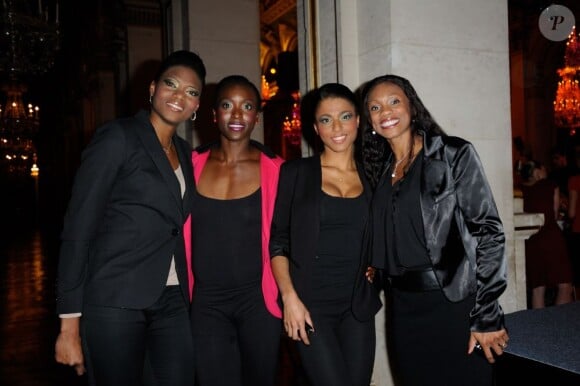 Muriel Hurtis, Veronique Mang, Floria Guei et Laura Flessel lors du neuvième gala Un Maillot pour la Vieà l'Hôtel de Ville de Paris le 24 octobre 2012