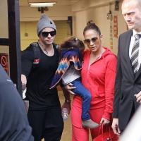 Jennifer Lopez à Londres avec sa fille et Casper Smart : où est Max ?