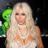 Kim Kardashian expose son décolleté généreux déguisée en sirène sexy pour Halloween le 26 octobre 2012