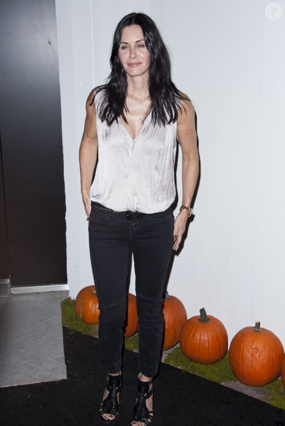 Courteney Cox à la soirée EBMRF & Sony PlayStation's Epic Halloween Bash à Los Angeles le 27 octobre 2012.
