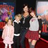 Marcia Gay Harden et ses trois enfants à la première de Wreck-it Ralph (Les Mondes de Ralph) le 29 octobre 2012 à Los Angeles.