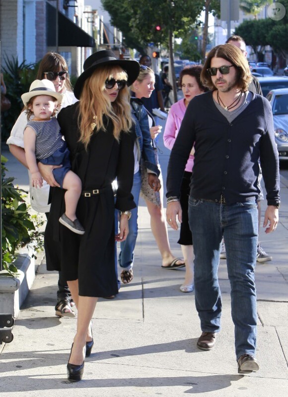 Rachel Zoe et son mari Rodger Berman, avec leur fils Skyler font du shopping à Los Angeles le 29 octobre 2012.