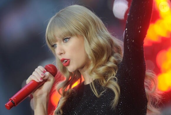 Taylor Swift sur le plateau de GMA le 23 octobre 2012.