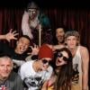 Justin Bieber et sa girlfriend Selena Gomez entourés de leurs amis et du réalisateur Eli Roth, lors d'une visite au Goretorium de Las Vegas, le 30 septembre 2012.