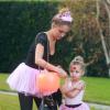 Nicole Richie se rend à une Halloween Party à Beverly Hills avec ses enfants Harlow 4 ans et Sparrow, 3 ans, le 31 octobre 2012.