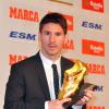 Lionel Messi (recevant fin octobre 2012 son second Soulier d'or européen) et sa compagne Antonella Roccuzzo sont parents d'un petit Thiago, a annoncé vendredi 2 novembre 2012 le footballeur du FC Barcelone.