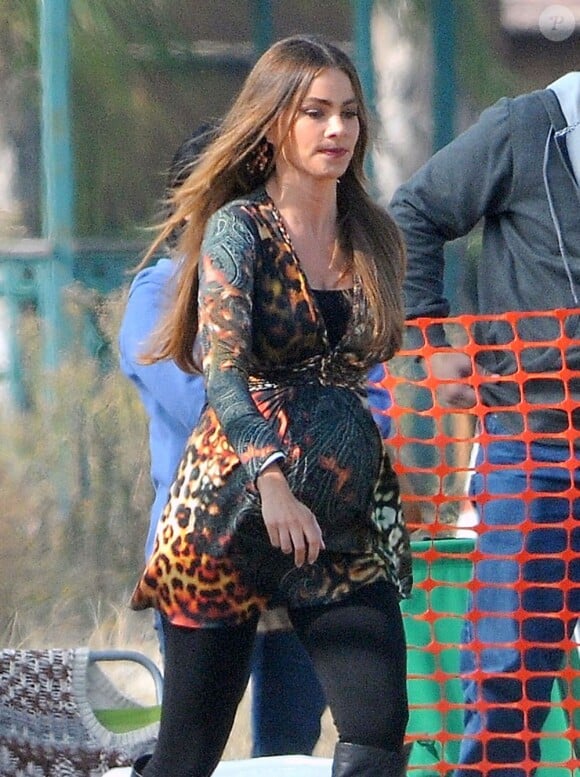 Sofia Vergara très enceinte sur le tournage de Modern Family à Los Angeles le 2 novembre 2012.