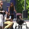 Victoria Beckham et ses enfants Brooklyn, Romeo, Cruz et Harper passent un dimanche en famille le 4 novembre 2012.