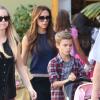 Victoria Beckham et ses adorables enfants Brooklyn, Romeo, Cruz et Harper se promènent à Universal City, le 4 novembre 2012.