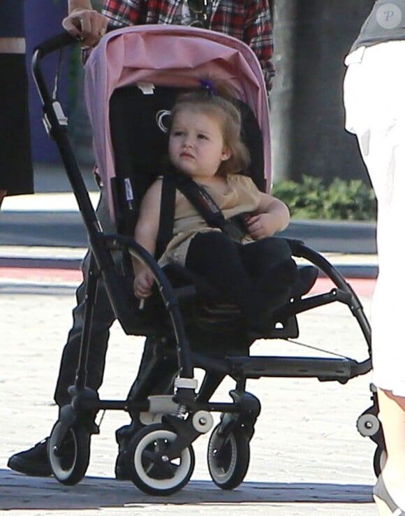 La petite Harper est toujours aussi adorable dans sa poussette, le 4 novembre 2012 .