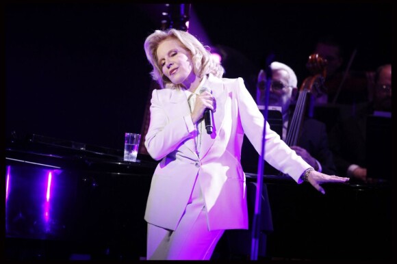 Sylvie Vartan, toujours incroyable sur scène. Elle a donné un concert à la Salle Pleyel à Paris le 23 novembre 2011.