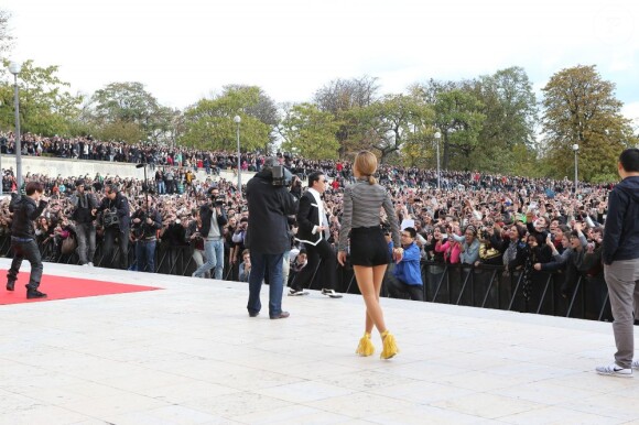 Le chanteur Psy s'est produit sur l'esplanade du Trocadéro à Paris devant plus de 20 000 personnes, le 5 novembre 2012.