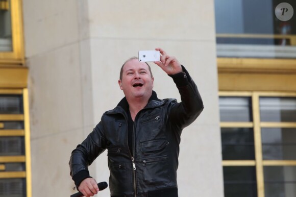 Le chanteur Psy s'est produit sur l'esplanade du Trocadéro à Paris devant plus de 20 000 personnes, le 5 novembre 2012.