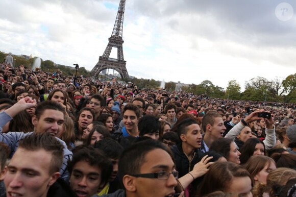 Le chanteur Psy s'est produit sur l'esplanade du Trocadéro à Paris devant plus de 20 000 personnes, le 5 novembre 2012.