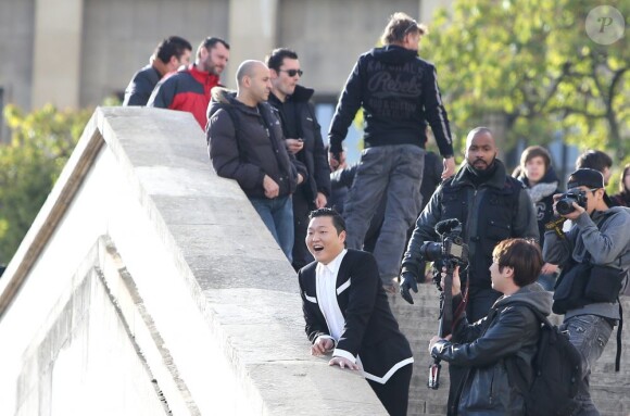 Le chanteur Psy s'est produit sur l'esplanade du Trocadéro à Paris devant plus de 20 000 personnes, le 5 novembre 2012.