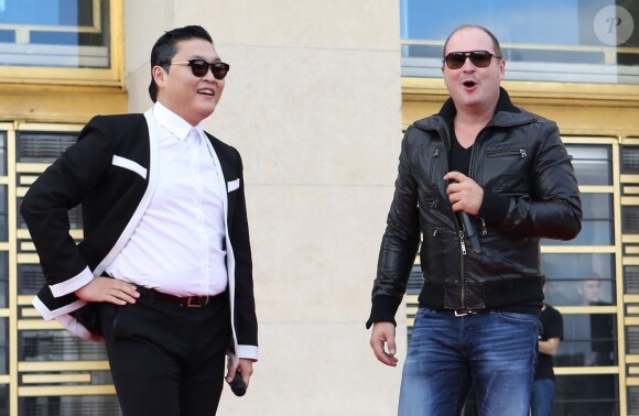Le chanteur Psy s'est produit sur l'esplanade du Trocadéro à Paris devant plus de 20 000 personnes, le 5 novembre 2012.