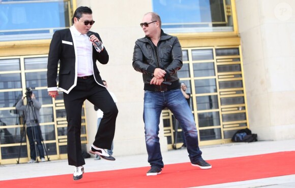 Le chanteur Psy s'est produit sur l'esplanade du Trocadéro à Paris devant plus de 20 000 personnes, le 5 novembre 2012.