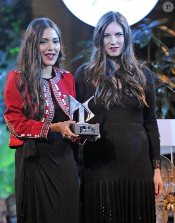 Tatiana Santo Domingo (droite), fiancée d'Andrea Casiraghi, a révélé officiellement sa grossesse, enceinte de six mois, lors de la soirée des Telva Fashion Awards organisée dans un palace de Madrid le 6 novembre 2012. La princesse Caroline de Hanovre deviendra grand-mère en janvier 2013.