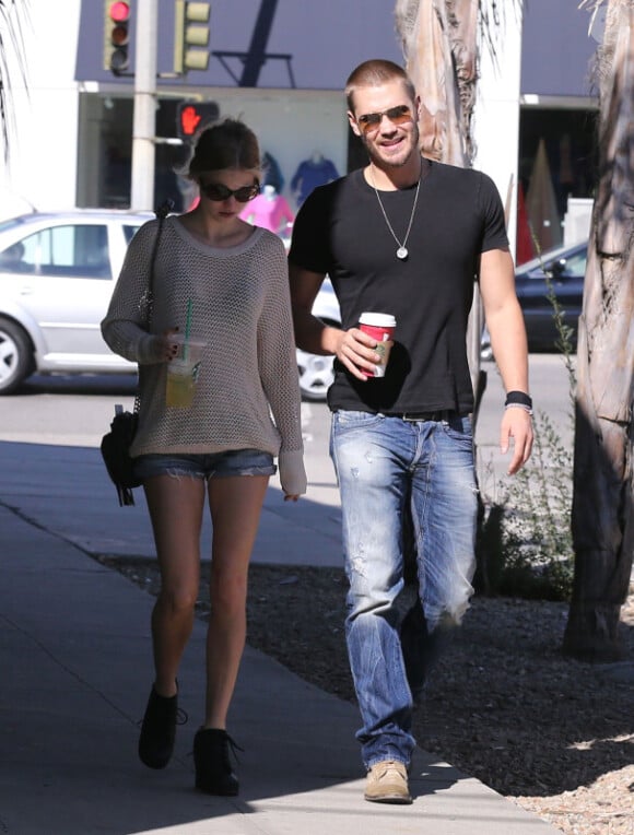 Exclusif - Chad Michael Murray et sa petite amie Kenzie Dalton se promènent à Studio City, le 6 novembre 2012.