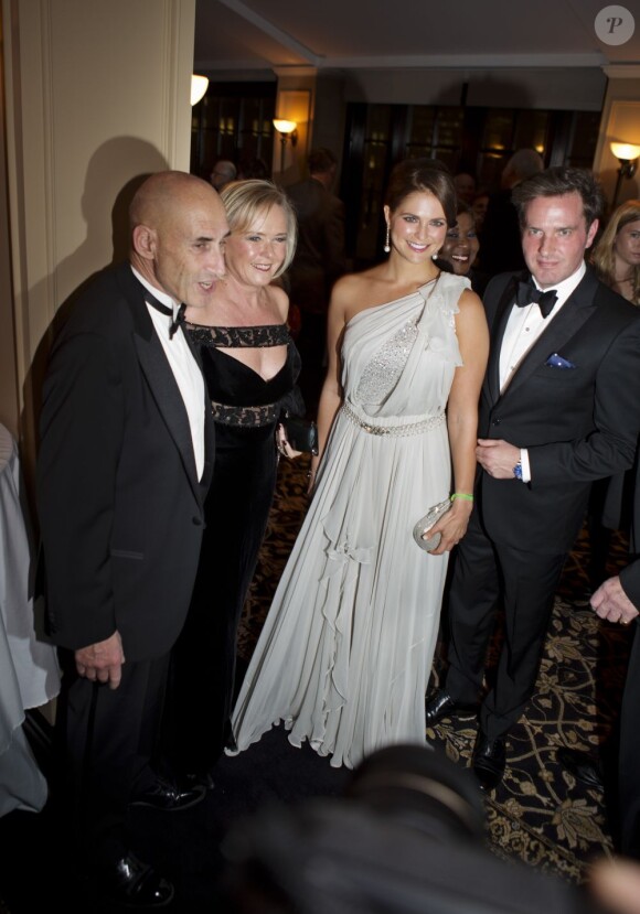 La princesse Madeleine de Suède avec son fiancé Christopher O'Neill le 7 novembre 2012 au Yale Club de New York pour la soirée de gala du Raoul Wallenberg Civic Courage Award. Leur première apparition publique officielle depuis leurs fiançailles, et la première mission du futur prince.