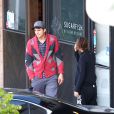 Les amoureux Ashton Kutcher et Mila Kunis vont manger des Sushis au restaurant "Sugarfish" de Studio City a Los Angeles, le 9 Novembre 2012