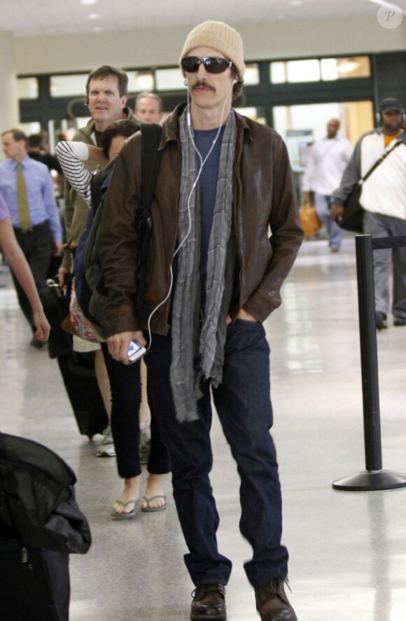 Matthew McConaughey arrive à l'aeroport de la Nouvelle-Orléans, le 9 Novembre 2012