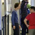 Matthew McConaughey, très amaigri, quitte l'aéroport de Los Angeles, le 9 Novembre 2012