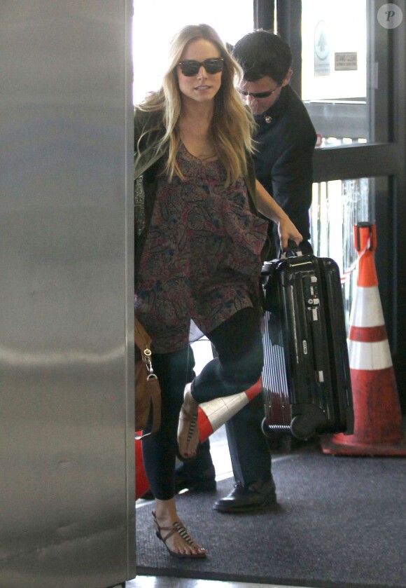 Kristen Bell très décontractée a été vue à l'aéroport de Los Angeles, le 21 août 2012.