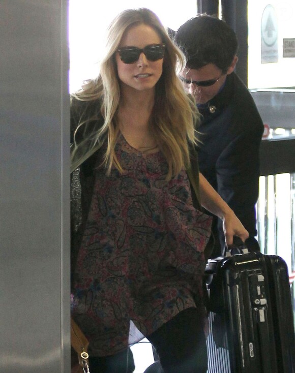 Kristen Bell en partance pour l'Allemagne a été vue à l'aéroport de Los Angeles le 21 août 2012. 